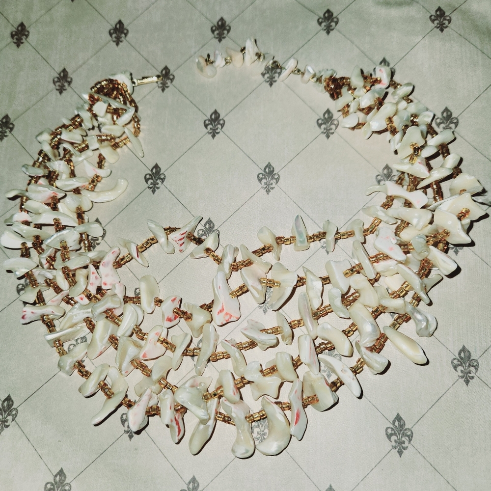 Vintage Natural  Shell Mother of Pearl MOP Strand Necklace Bib Choker